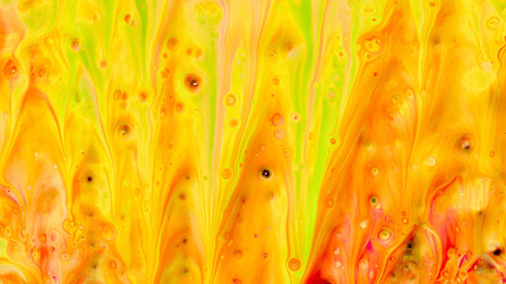 Când ești întrebat de către cineva „Ce faci?” răspunzi: „Bine!” Dacă spui că nu faci bine, urmează: „De ce?” Nimic  