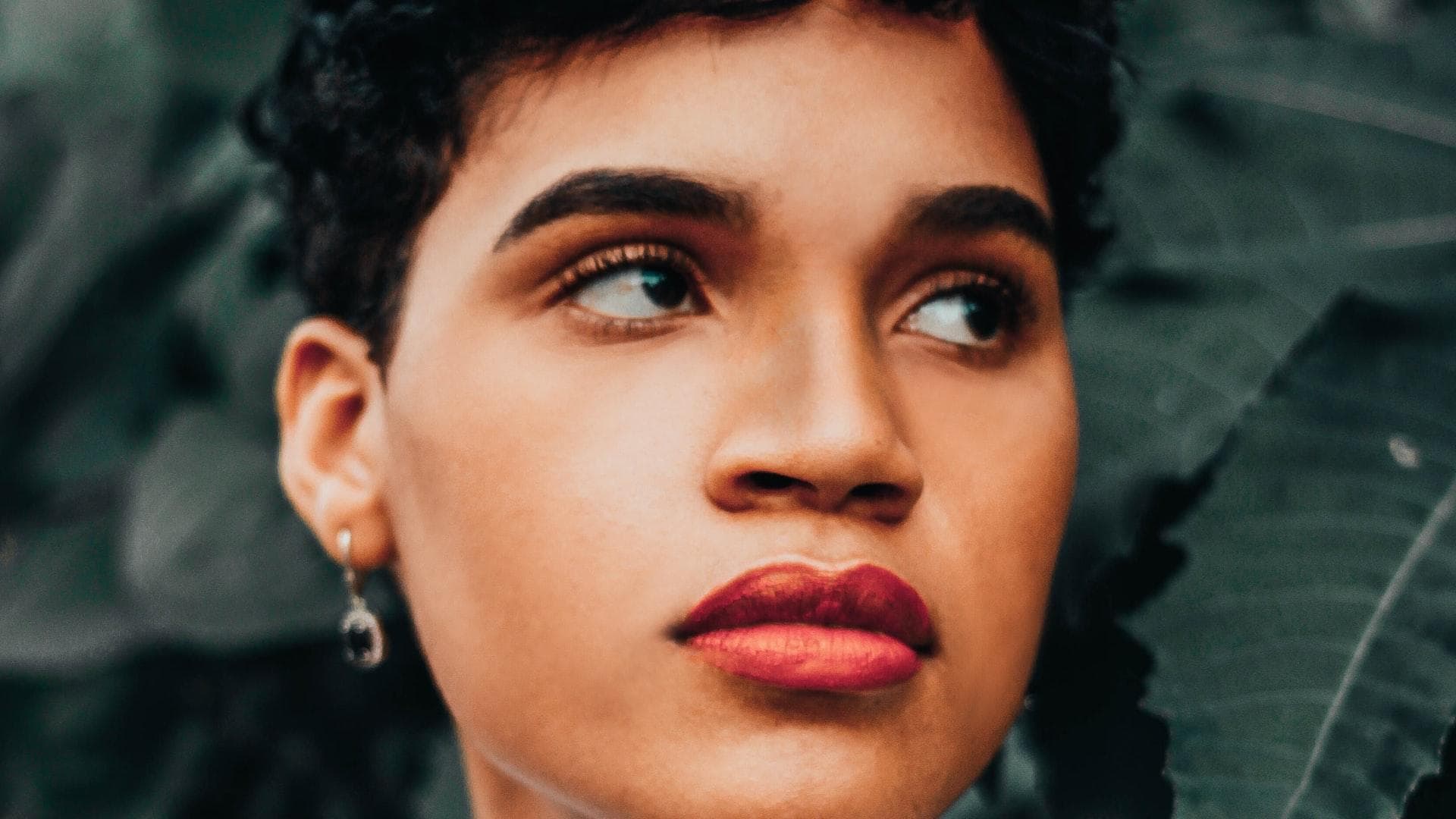 Ești diferit de restul, rămâi așa!